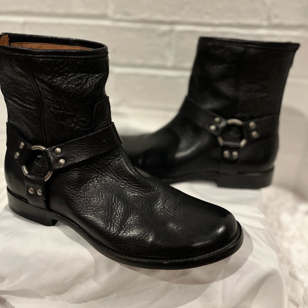 Authentic black Frye Phillip ankle harness boots 9.5. Excellent condition!